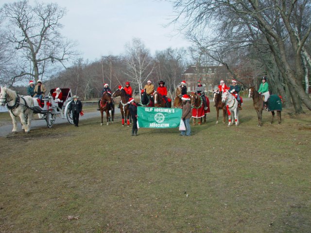 islipchristmasparade057_edited1.jpg