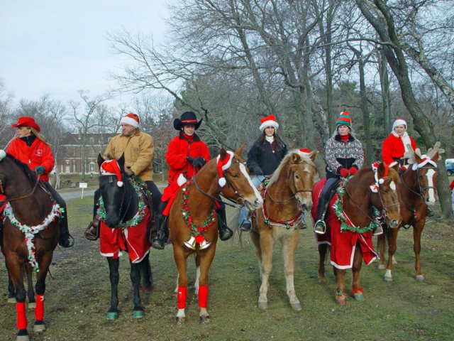 islipchristmasparade062_edited1.jpg