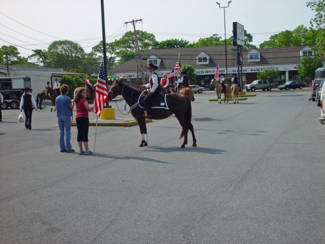 memorialdayparade052509019_edited1.jpg