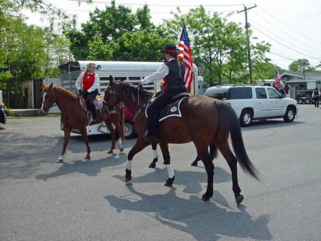 memorialdayparade052509021_edited1.jpg