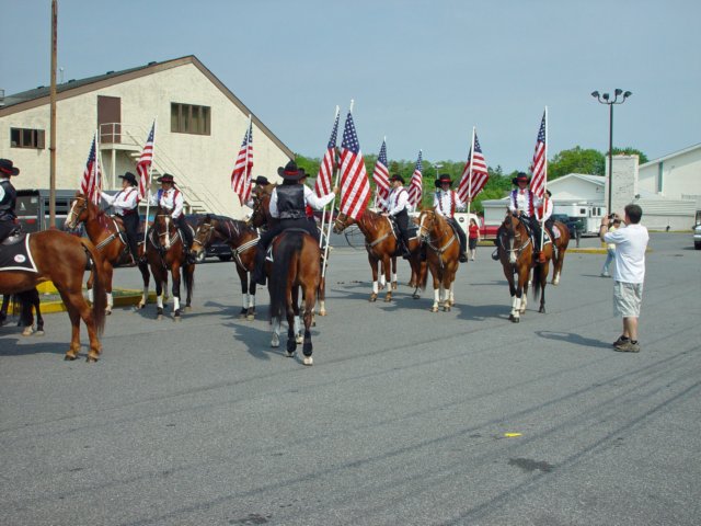 memorialdayparade052509022_edited1.jpg