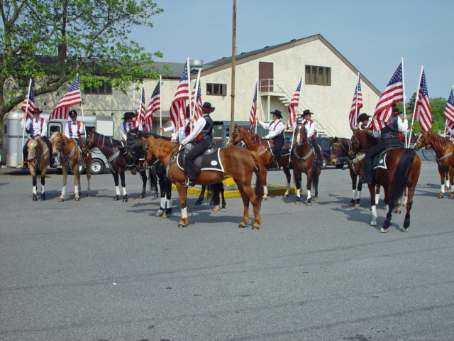 memorialdayparade052509023_edited1.jpg