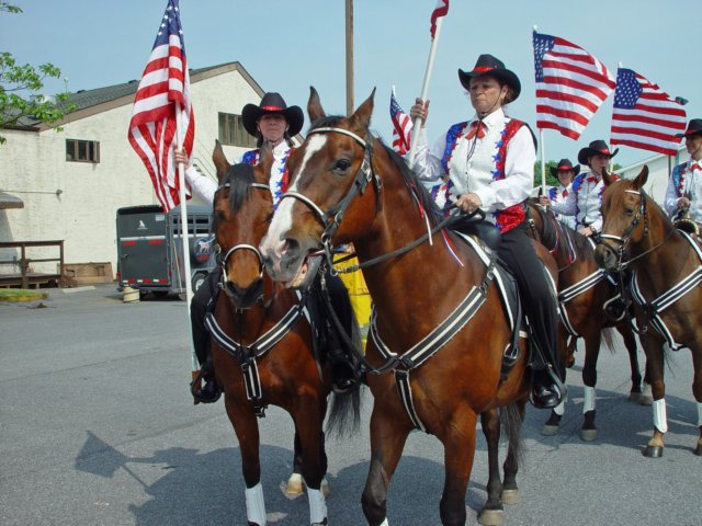 memorialdayparade052509026_edited1.jpg