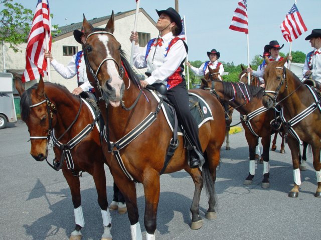 memorialdayparade052509027_edited1.jpg