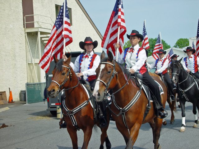 memorialdayparade052509034_edited1.jpg