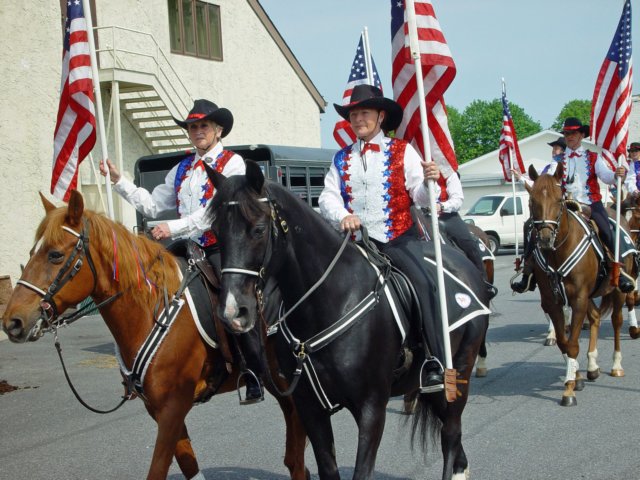 memorialdayparade052509035_edited1.jpg