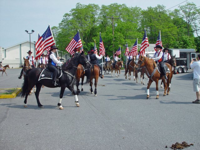 memorialdayparade052509037_edited1.jpg