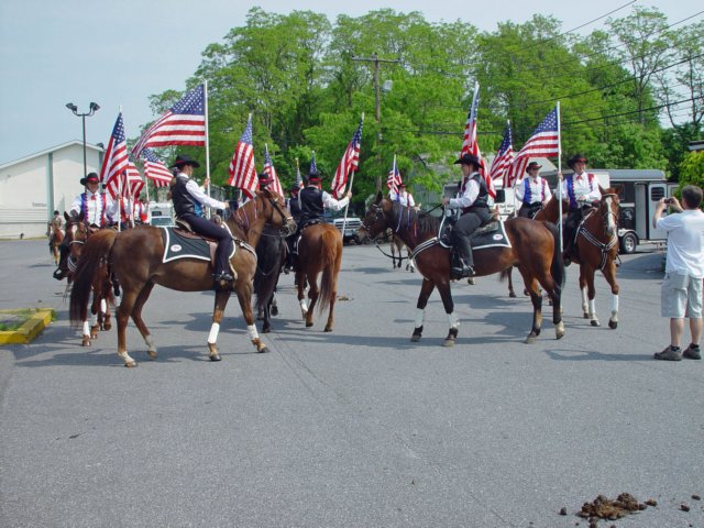 memorialdayparade052509038_edited1.jpg