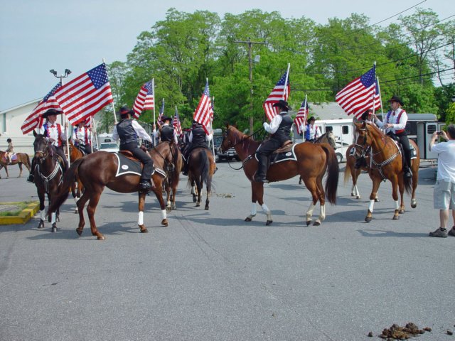 memorialdayparade052509039_edited1.jpg