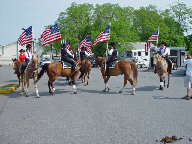 memorialdayparade052509041_edited1.jpg