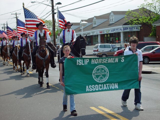 memorialdayparade052509044_edited1.jpg