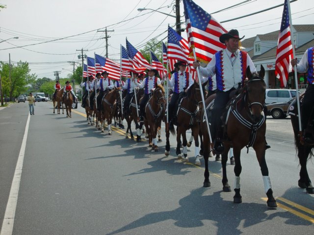 memorialdayparade052509045_edited1.jpg