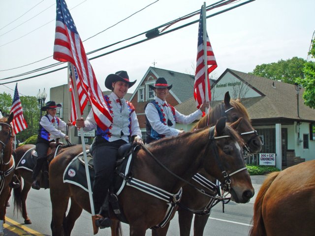 memorialdayparade052509048_edited1.jpg