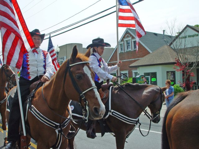 memorialdayparade052509049_edited1.jpg