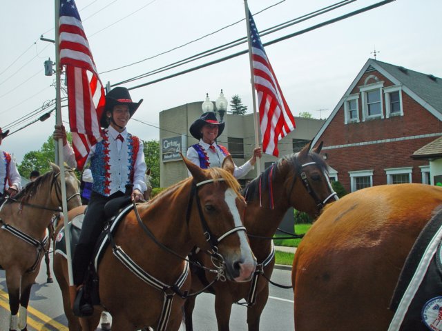 memorialdayparade052509051_edited1.jpg