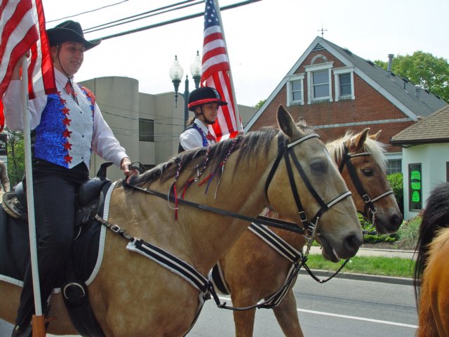 memorialdayparade052509052_edited1.jpg