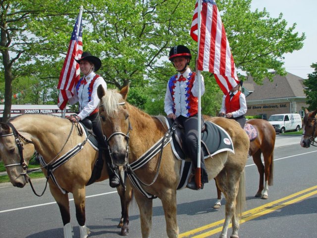 memorialdayparade052509056_edited1.jpg