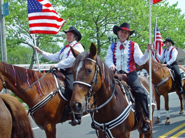 memorialdayparade052509059_edited1.jpg