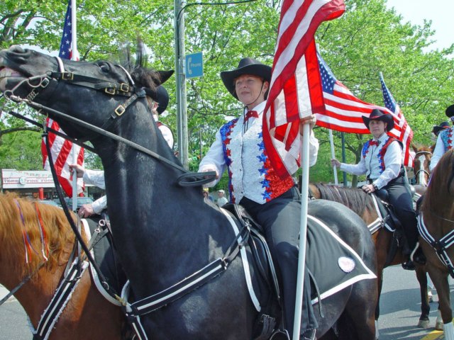 memorialdayparade052509061_edited1.jpg