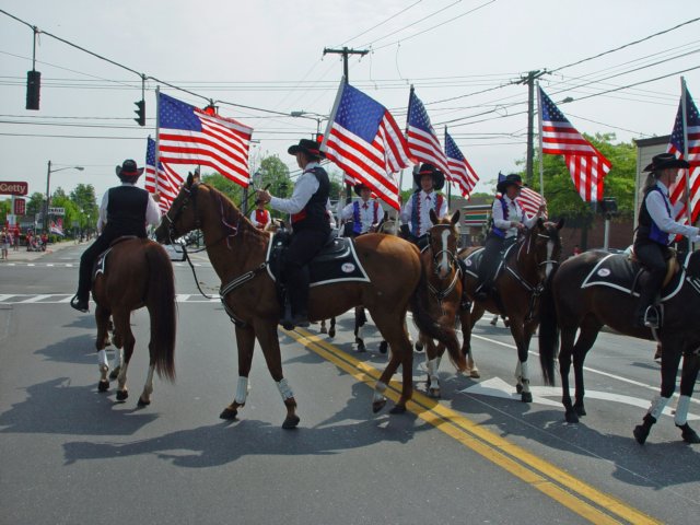 memorialdayparade052509064_edited1.jpg