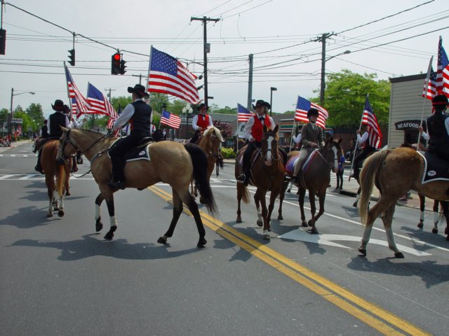 memorialdayparade052509065_edited1.jpg