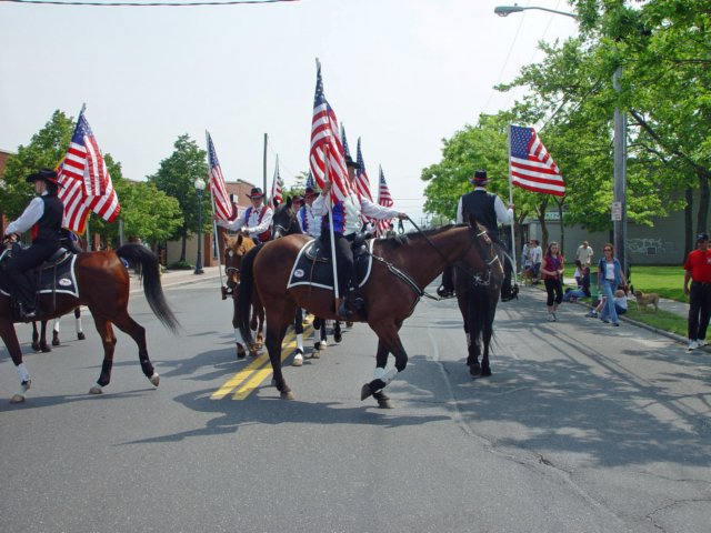 memorialdayparade052509067_edited1.jpg