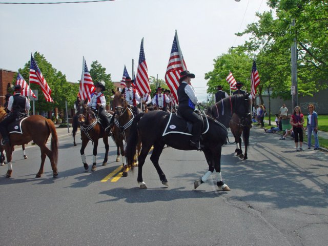 memorialdayparade052509068_edited1.jpg