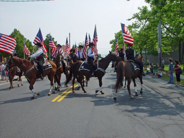 memorialdayparade052509069_edited1.jpg