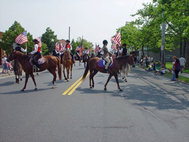 memorialdayparade052509071_edited1.jpg