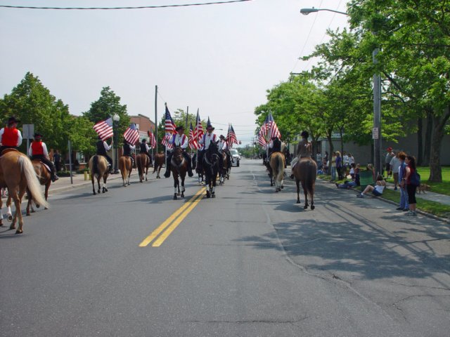 memorialdayparade052509072_edited1.jpg