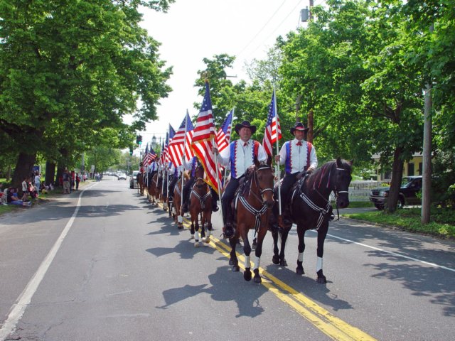 memorialdayparade052509073_edited1.jpg