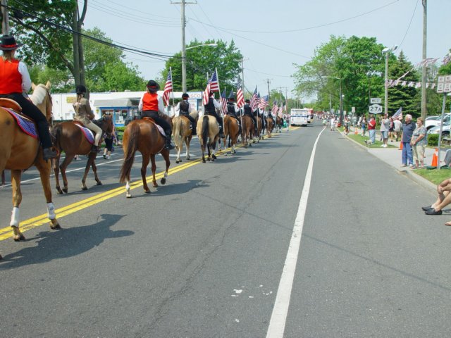 memorialdayparade052509075_edited1.jpg