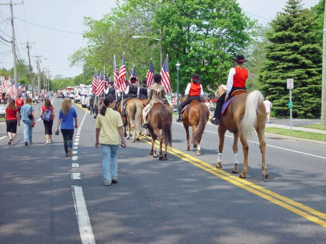 memorialdayparade052509076_edited1.jpg