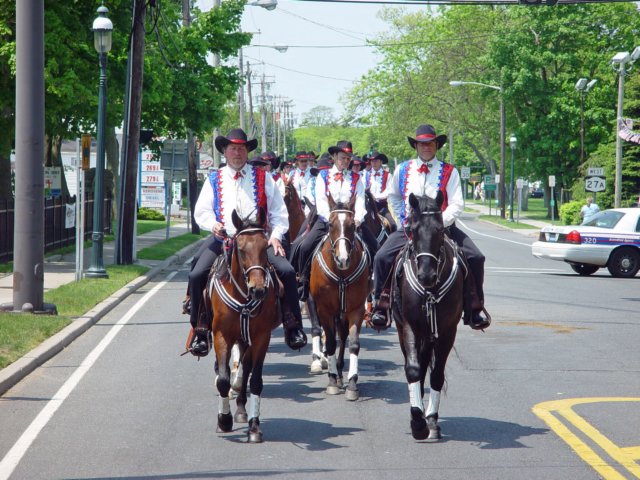 memorialdayparade052509087_edited1.jpg