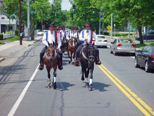 memorialdayparade052509089_edited1.jpg