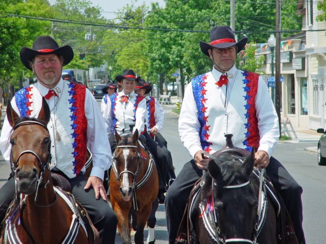 memorialdayparade052509090_edited1.jpg