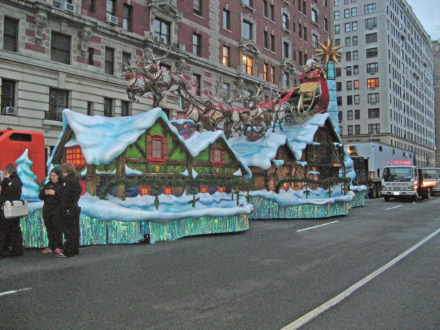 macysthanksgivingdayparade004_edited1.jpg