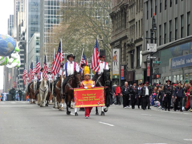 macysthanksgivingdayparade098_edited1.jpg