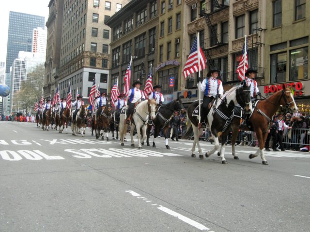 macysthanksgivingdayparade102_edited1.jpg