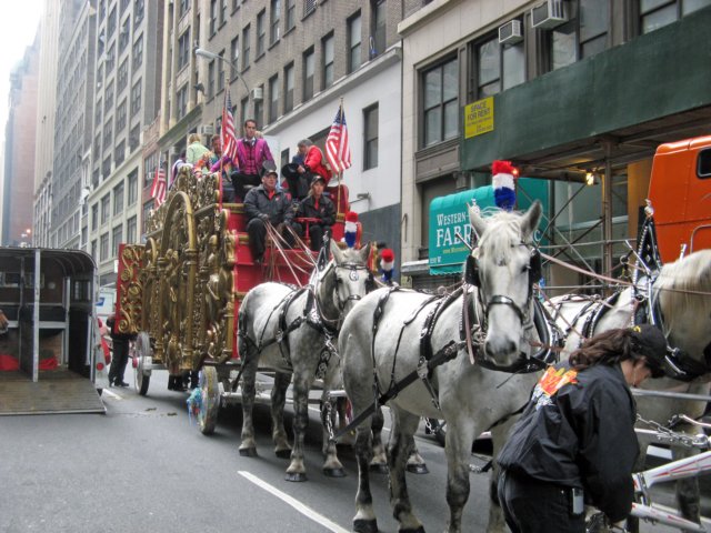 macysthanksgivingdayparade125_edited1.jpg