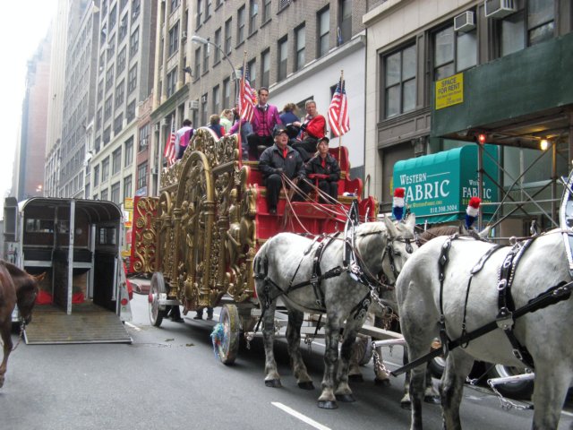 macysthanksgivingdayparade126_edited1.jpg